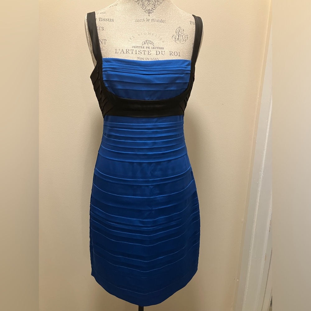 BCBG stretch Satin Cocktail dress . Contemporary Fashion pleated pattern.